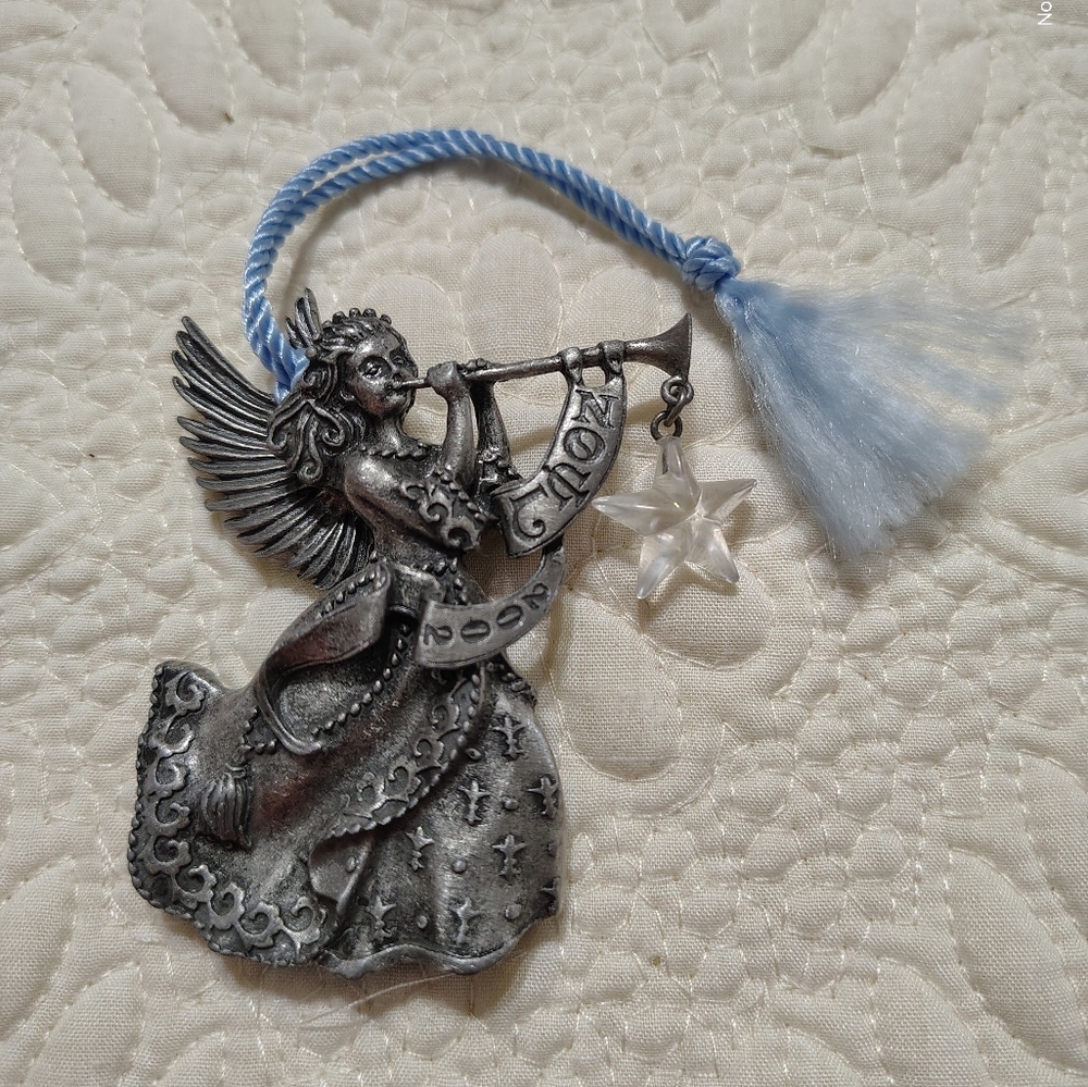 2002 Avon Pewter Christmas Angel Ornament Noel